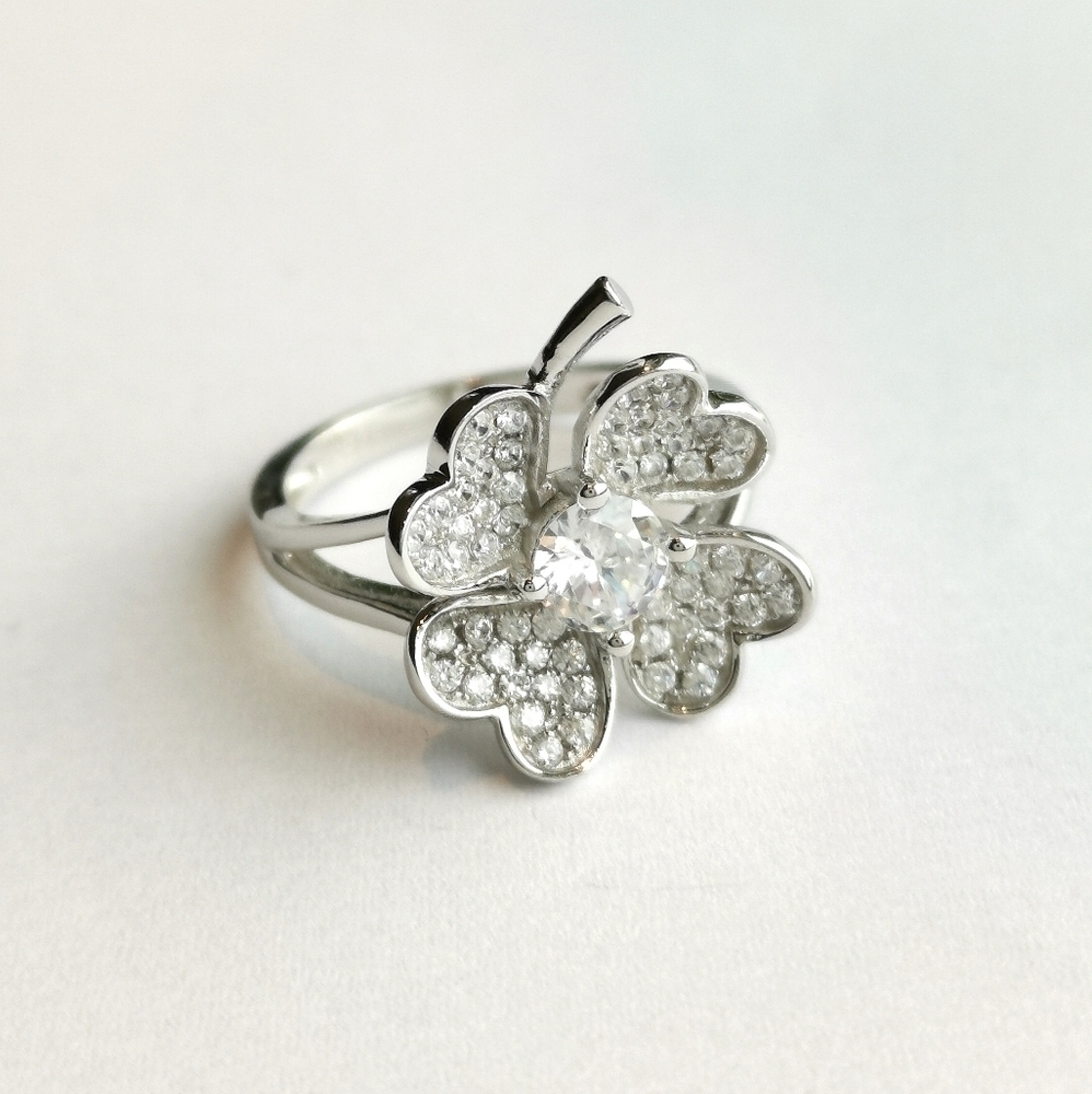 Sterling Silver CZ Clover Flower Ring Size 9 NWT
